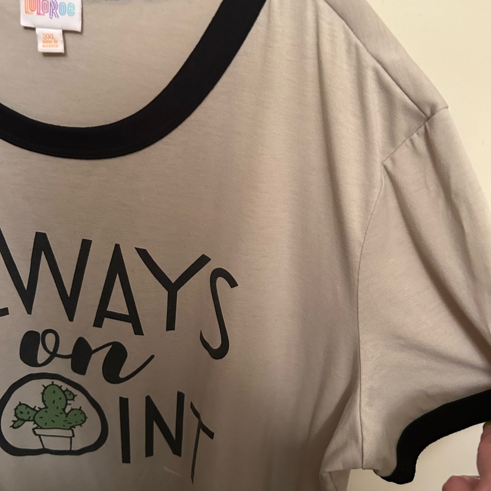 Lula Roe Liv graphic tee, like new, sz 3x, fits true - Picture 3 of 9